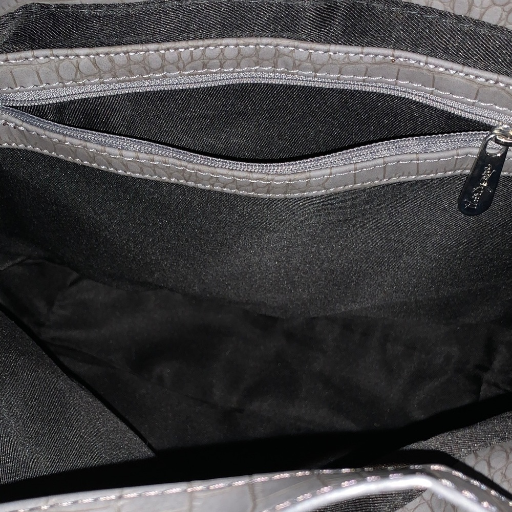Thirty-One Gray Croc-Embossed Tote with Strap - Picture 4 of 12